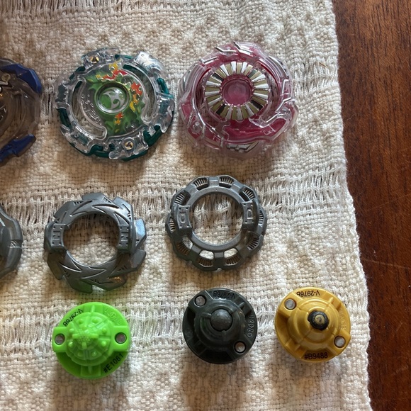 Beyblade lot! Everything you need to start playing beyblade. - Picture 6 of 6